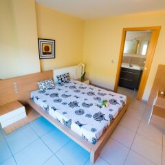 Отель Agi Drugstore Apartments Испания, Курорт Росес - отзывы, цены и фото номеров - забронировать отель Agi Drugstore Apartments онлайн комната для гостей фото 2
