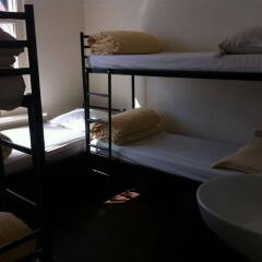 Amigo Budget Hostel сейф в номере