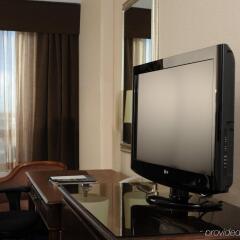 Отель Best Western Premier Calgary Plaza Hotel & Conference Centre Канада, Калгари - отзывы, цены и фото номеров - забронировать отель Best Western Premier Calgary Plaza Hotel & Conference Centre онлайн удобства в номере фото 2