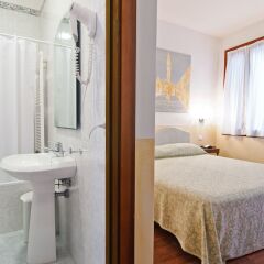 Отель Fenice Apartments in Venice Италия, Венеция - отзывы, цены и фото номеров - забронировать отель Fenice Apartments in Venice онлайн комната для гостей фото 5