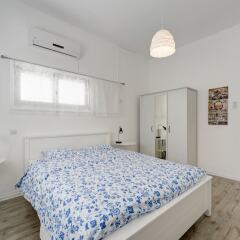 1 Bedroom Apartment With Balcony Израиль, Тель-Авив - отзывы, цены и фото номеров - забронировать отель 1 Bedroom Apartment With Balcony онлайн комната для гостей фото 2