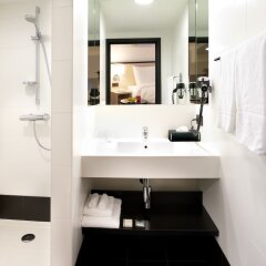 Отель Park Inn by Radisson Leuven Бельгия, Лёвен - 1 отзыв об отеле, цены и фото номеров - забронировать отель Park Inn by Radisson Leuven онлайн ванная фото 2