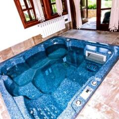 Отель Sharlopova Boutique Guest House - Sauna & Hot Tub Боженци бассейн фото 2