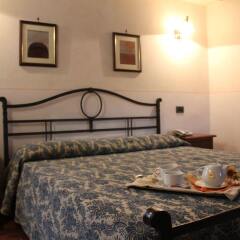 Отель Valle Rosa Country House Сполето сейф в номере