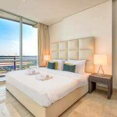 Апартаменты Luxury Apartment Steps Away From Everything! Дубай балкон