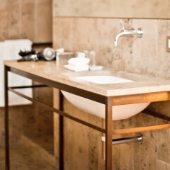 Отель Cortiina Hotel Германия, Мюнхен - 9 отзывов об отеле, цены и фото номеров - забронировать отель Cortiina Hotel онлайн ванная фото 2