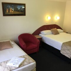 Отель Homestead Motel сейф в номере