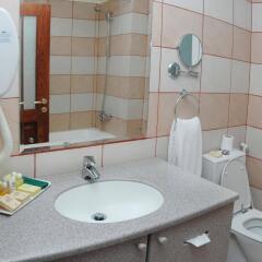 Отель Al Liwan Suites ванная фото 2