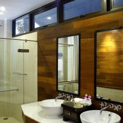 Отель Baan Krating Phuket Resort ванная