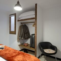 Отель Apartaments MO сейф в номере
