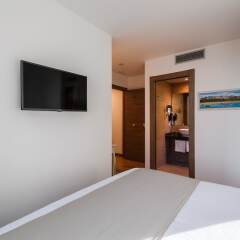 Отель Suite Home Sardinero сейф в номере
