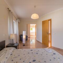 Отель Villas2Go2 Alvor Villa Португалия, Портимао - отзывы, цены и фото номеров - забронировать отель Villas2Go2 Alvor Villa онлайн комната для гостей фото 3