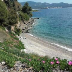 Отель House With 2 Bedrooms in Neos Marmaras, With Wonderful sea View, Enclo пляж