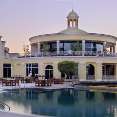 Отель Courtyard by Marriott Dubai Green Community бассейн