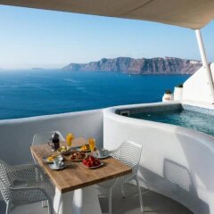 Отель La Perla Villas - Adults Only Греция, Остров Санторини - отзывы, цены и фото номеров - забронировать отель La Perla Villas - Adults Only онлайн балкон