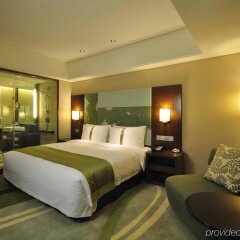Отель Holiday Inn Qingdao City Centre, an IHG Hotel Китай, Циндао - отзывы, цены и фото номеров - забронировать отель Holiday Inn Qingdao City Centre, an IHG Hotel онлайн комната для гостей фото 5