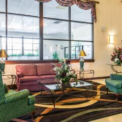 Отель Clarion Inn & Suites Northwest интерьер отеля