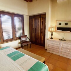 Отель Las Palmas Luxury Villas Мексика, Коакоюл - отзывы, цены и фото номеров - забронировать отель Las Palmas Luxury Villas онлайн комната для гостей фото 3