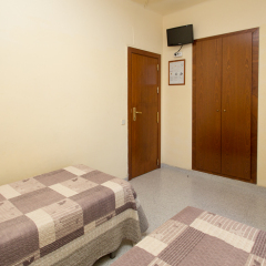 Отель Hostal Sans Испания, Барселона - отзывы, цены и фото номеров - забронировать отель Hostal Sans онлайн сейф в номере