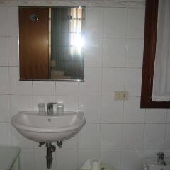 Adua Hotel Венеция ванная