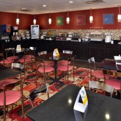 Отель Comfort Suites East