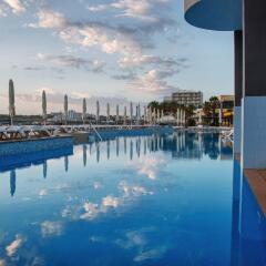 Отель Seashells Resort at Suncrest Мальта, Каура - 1 отзыв об отеле, цены и фото номеров - забронировать отель Seashells Resort at Suncrest онлайн бассейн фото 3