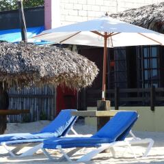 Bar-B-Barn Beach Hotel бассейн