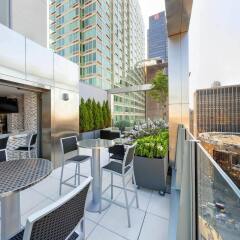 Отель Fairfield Inn & Suites by Marriott New York Midtown Manhattan/Penn Station балкон