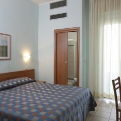 Hotel Iones Римини комната для гостей фото 2