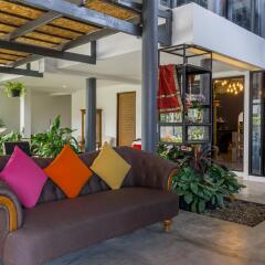 Отель Tharawalai Resort бассейн