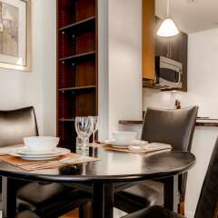 Отель Bluebird Suites at Mt. Vernon Triangle в номере