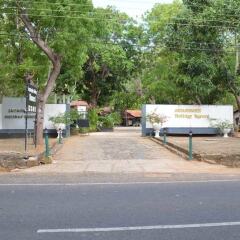 Отель Jayasinghe Holiday Resort парковка