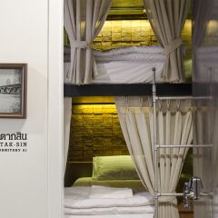 Siam Plug In The Gallery Hostel Бангкок сейф в номере