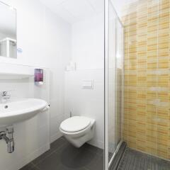 Отель wombat's CITY HOSTELS VIENNA - Naschmarkt Австрия, Вена - 3 отзыва об отеле, цены и фото номеров - забронировать отель wombat's CITY HOSTELS VIENNA - Naschmarkt онлайн ванная