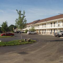Отель Kozy Inn Columbus Колумбус парковка