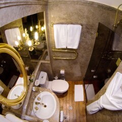 Отель IMPERIAL Hotel & Restaurant Литва, Вильнюс - 5 отзывов об отеле, цены и фото номеров - забронировать отель IMPERIAL Hotel & Restaurant онлайн ванная