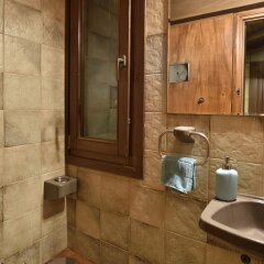 Отель Karyatis Luxury Maisonette by K&K Афины ванная