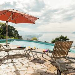 Отель Luxury Italian Lakes Villa With Private Pool, Gym, Bbq, Free Wifi, Lake Views Италия, Вербания - отзывы, цены и фото номеров - забронировать отель Luxury Italian Lakes Villa With Private Pool, Gym, Bbq, Free Wifi, Lake Views онлайн бассейн фото 3