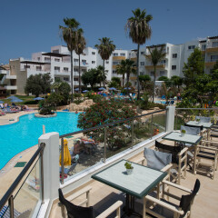Отель Smartline Paphos бассейн