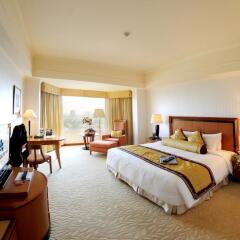 Отель Hôtel du Parc Hanoi сейф в номере