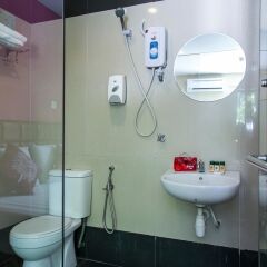 Отель OYO 173 De Nice Inn Малайзия, Куала-Лумпур - отзывы, цены и фото номеров - забронировать отель OYO 173 De Nice Inn онлайн ванная фото 2