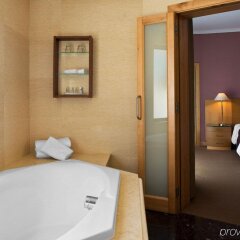 Отель Malta Marriott Hotel & Spa Мальта, Баллута-бей - отзывы, цены и фото номеров - забронировать отель Malta Marriott Hotel & Spa онлайн ванная фото 2