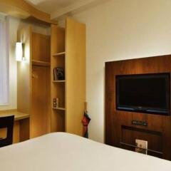 Отель ibis London Stratford сейф в номере