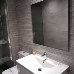 Отель Apartamento Chueca - Plaza Pedro Zerolo Испания, Мадрид - отзывы, цены и фото номеров - забронировать отель Apartamento Chueca - Plaza Pedro Zerolo онлайн ванная