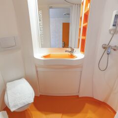 easyHotel Budapest Oktogon in Budapest, Hungary from 71$, photos, reviews - zenhotels.com bathroom photo 2