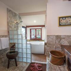 Отель Sandalwood Luxury Villas спа
