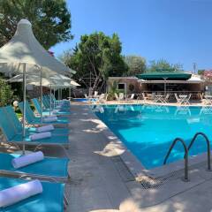Moonshine Hotel & Suites бассейн фото 3