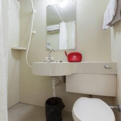 Отель ZEN Rooms Jalan Raja Laut Chowkit Малайзия, Куала-Лумпур - отзывы, цены и фото номеров - забронировать отель ZEN Rooms Jalan Raja Laut Chowkit онлайн ванная