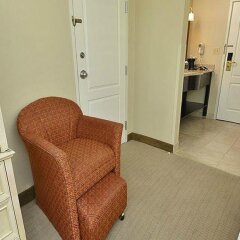 Отель La Quinta Inn & Suites Effingham сейф в номере