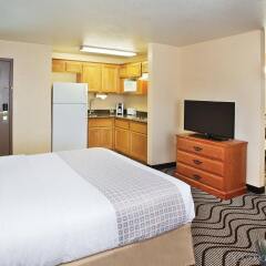 Отель La Quinta Inn & Suites by Wyndham Las Vegas Red Rock США, Лас-Вегас - отзывы, цены и фото номеров - забронировать отель La Quinta Inn & Suites by Wyndham Las Vegas Red Rock онлайн комната для гостей